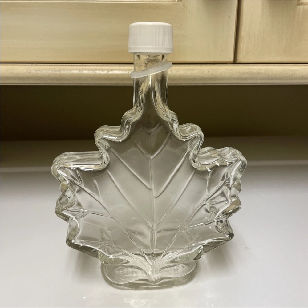 Canadian Maple Leaf Shape Clear Glass Syrup Bottle & Top Embossed Tree 48 8.75”